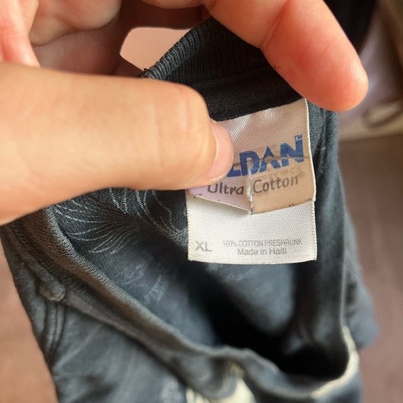 VTG 00’s / Y2K Faded Black Gothic Graphic Tee - Picture 7 of 7